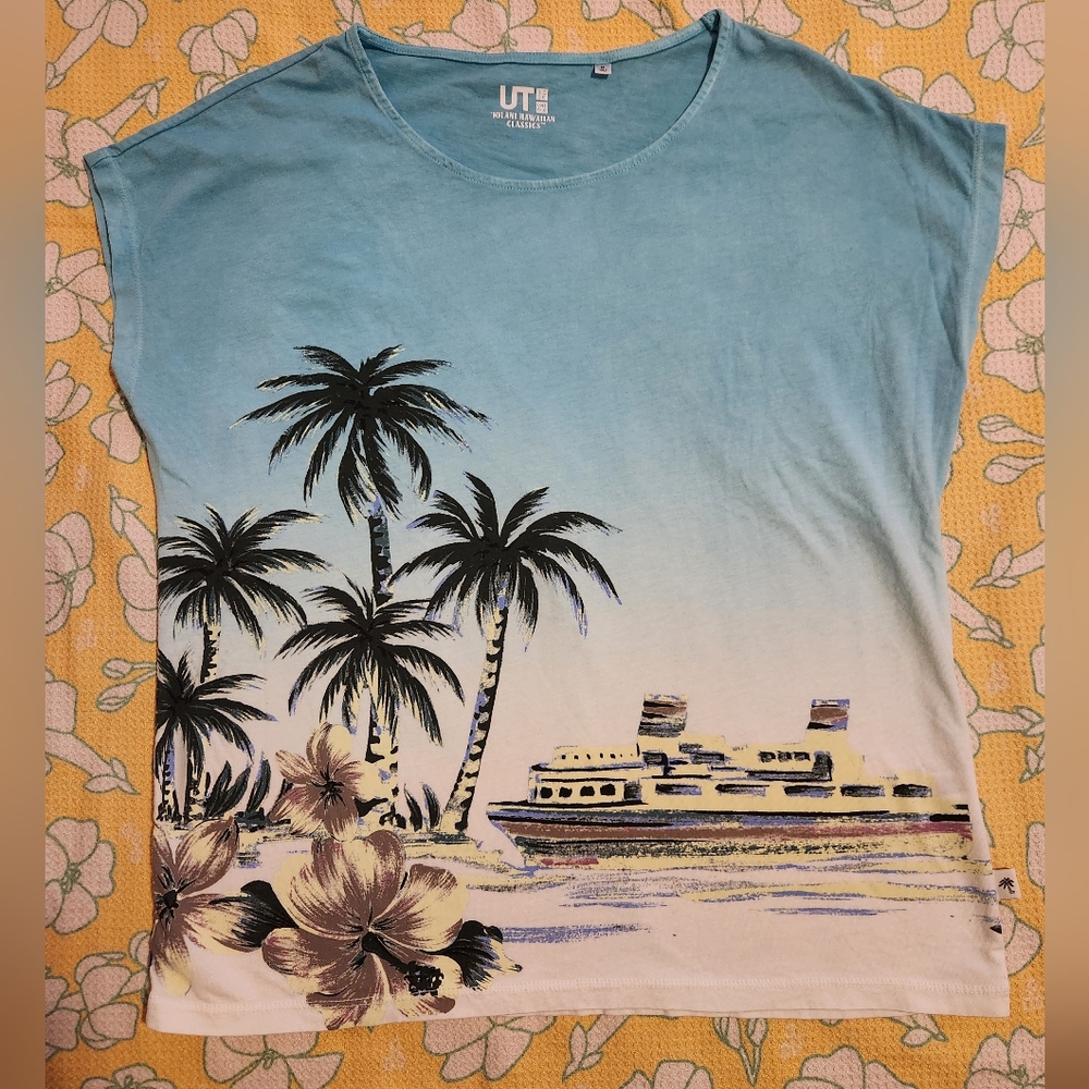 Uniqlo Hawaii Collab with Iolani Classics Tshirt